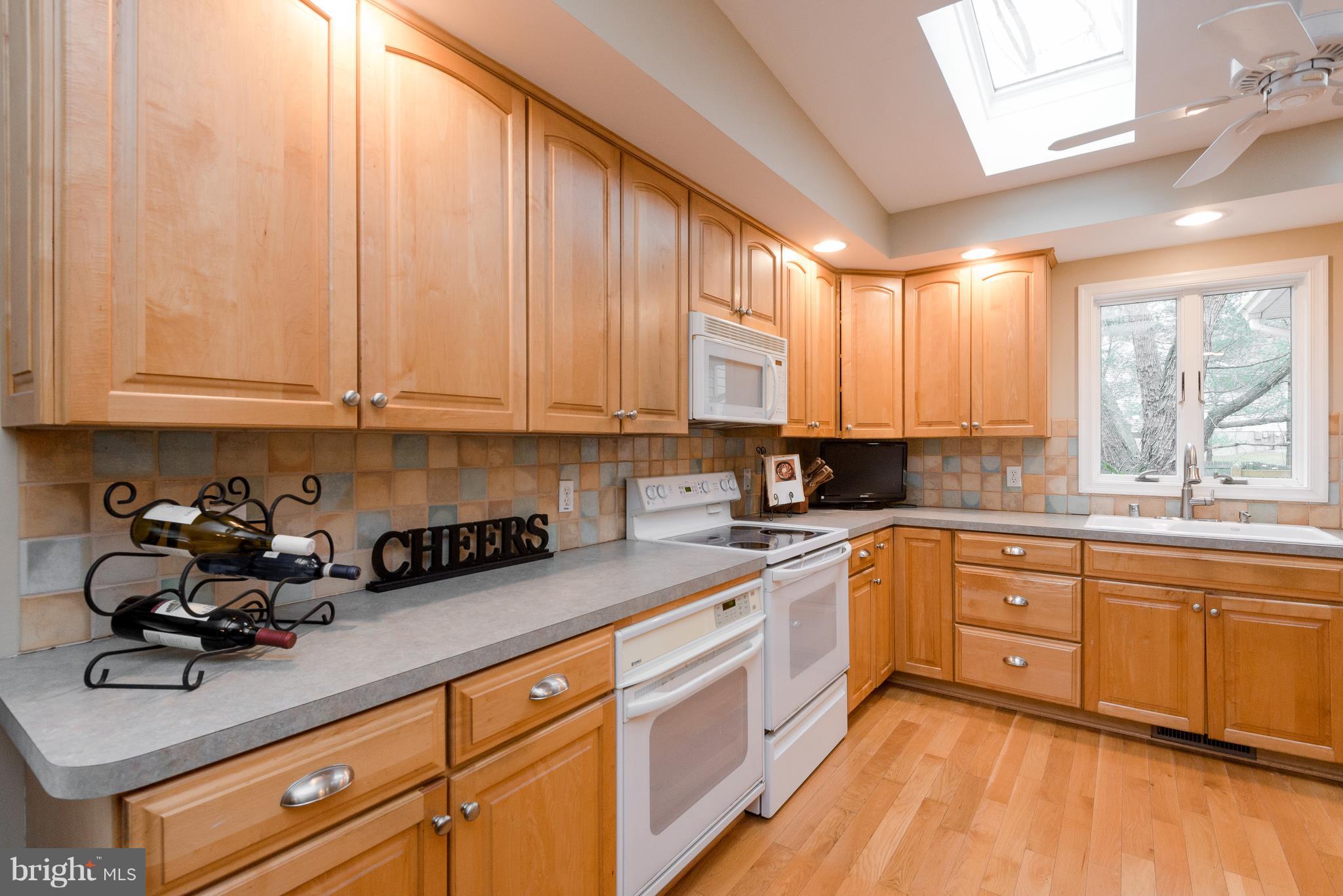 7891 Whites Cove Road Pasadena, MD 21122 - Photo 12 of 39 Lots of Counter Space
