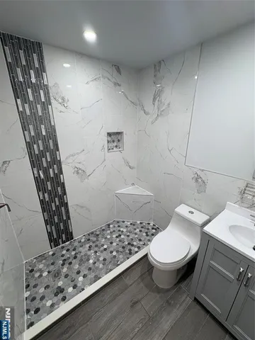 $2,100 | 226 Duncan Avenue, Unit 2R, Jersey City, NJ 07306