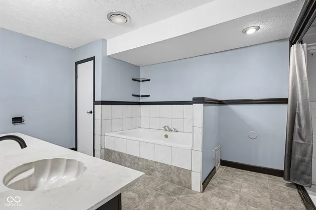 $419,900 | 4404 Devon Lake Road, Indianapolis, IN 46226