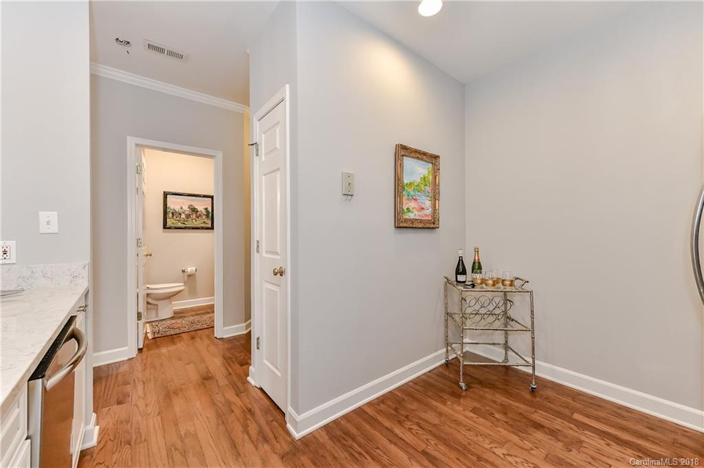 416 Queens Road, Unit 16 Charlotte, NC 28207 - Photo 17 of 29 Gallery Image 17
