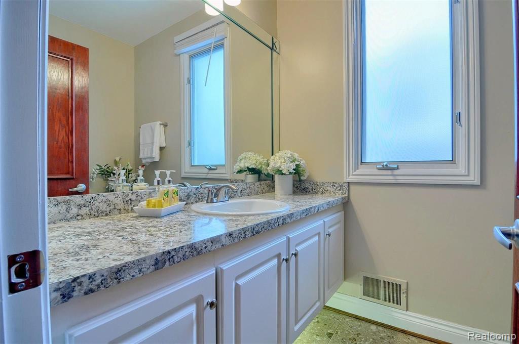 3624 Nesting Ridge Drive Rochester Hills, MI 48309 - Photo 25 of 57