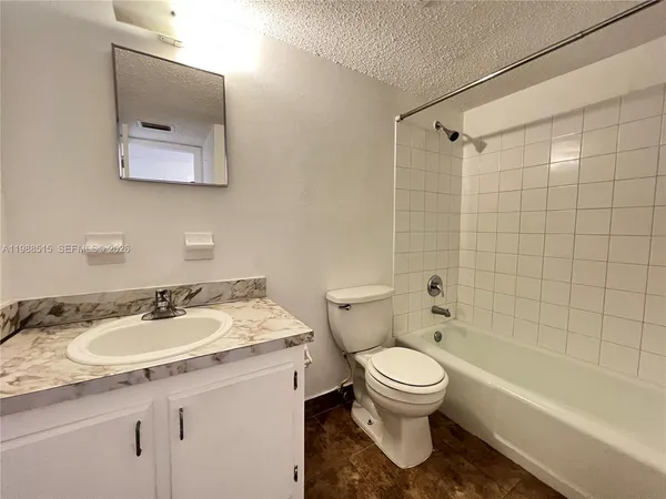 $2,150 | 850 East Commercial Boulevard, Unit 216B, Oakland Park, FL 33334