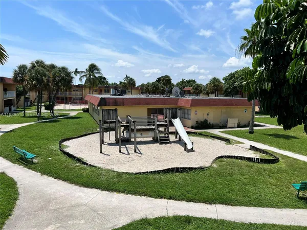 $2,150 | 850 East Commercial Boulevard, Unit 216B, Oakland Park, FL 33334