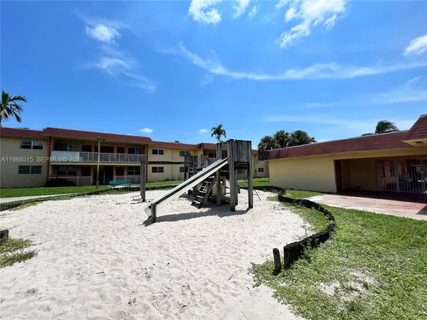 $2,150 | 850 East Commercial Boulevard, Unit 216B, Oakland Park, FL 33334