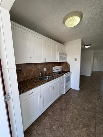 $2,150 | 850 East Commercial Boulevard, Unit 216B, Oakland Park, FL 33334