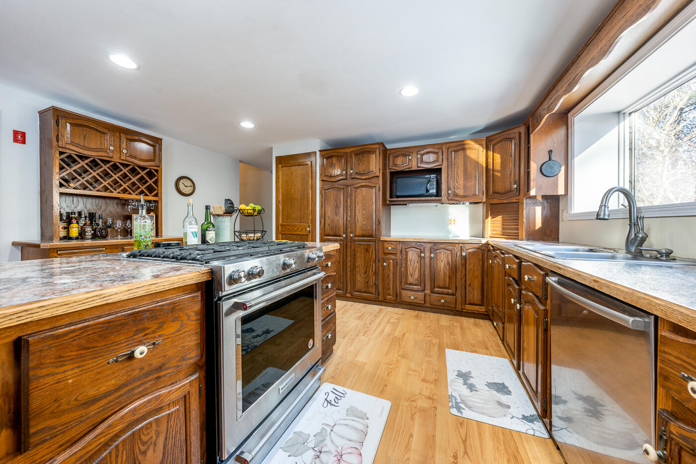 35 Spruce Grove Road Harwich, MA 02645 - Photo 22 of 48 kitchen5