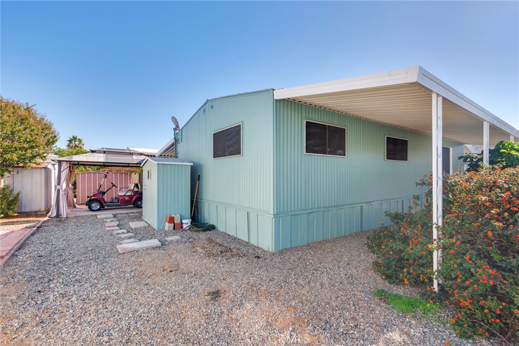 4000 Pierce, Unit 295 Riverside, CA 92505 - Photo 20 of 29 a view of backyard and window