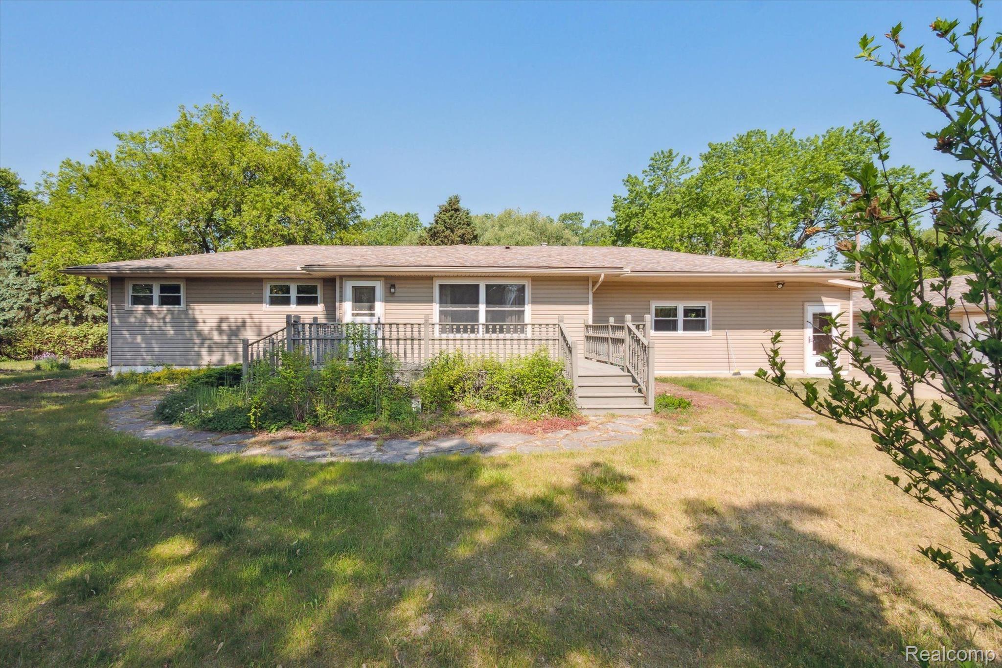956 Hemingway Road Lake Orion, MI 48362 - Photo 1 of 70 Gallery Image 1