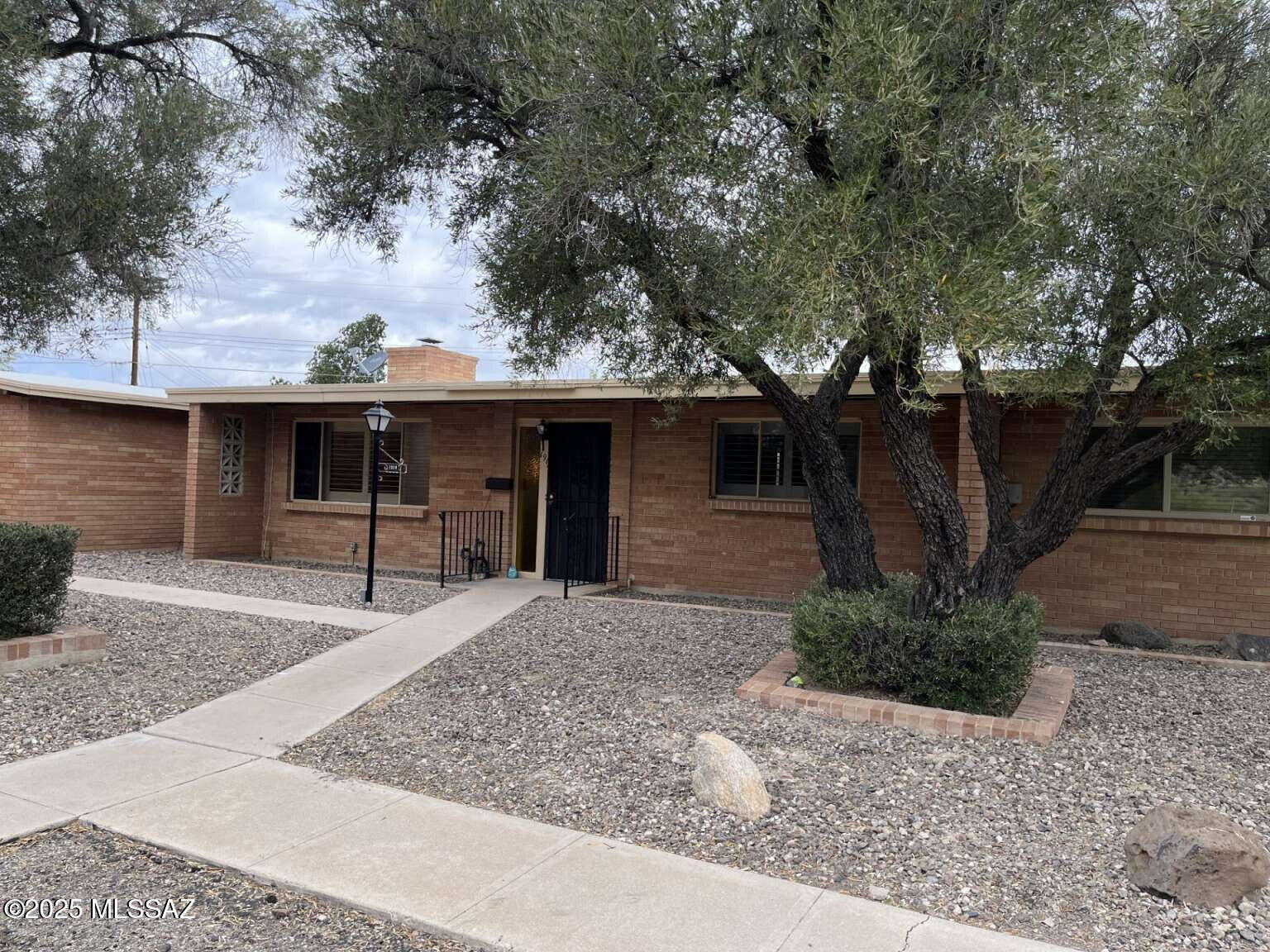 1914 West Anklam Road Tucson, AZ 85745 - Photo 2 of 28 Gallery Image 2
