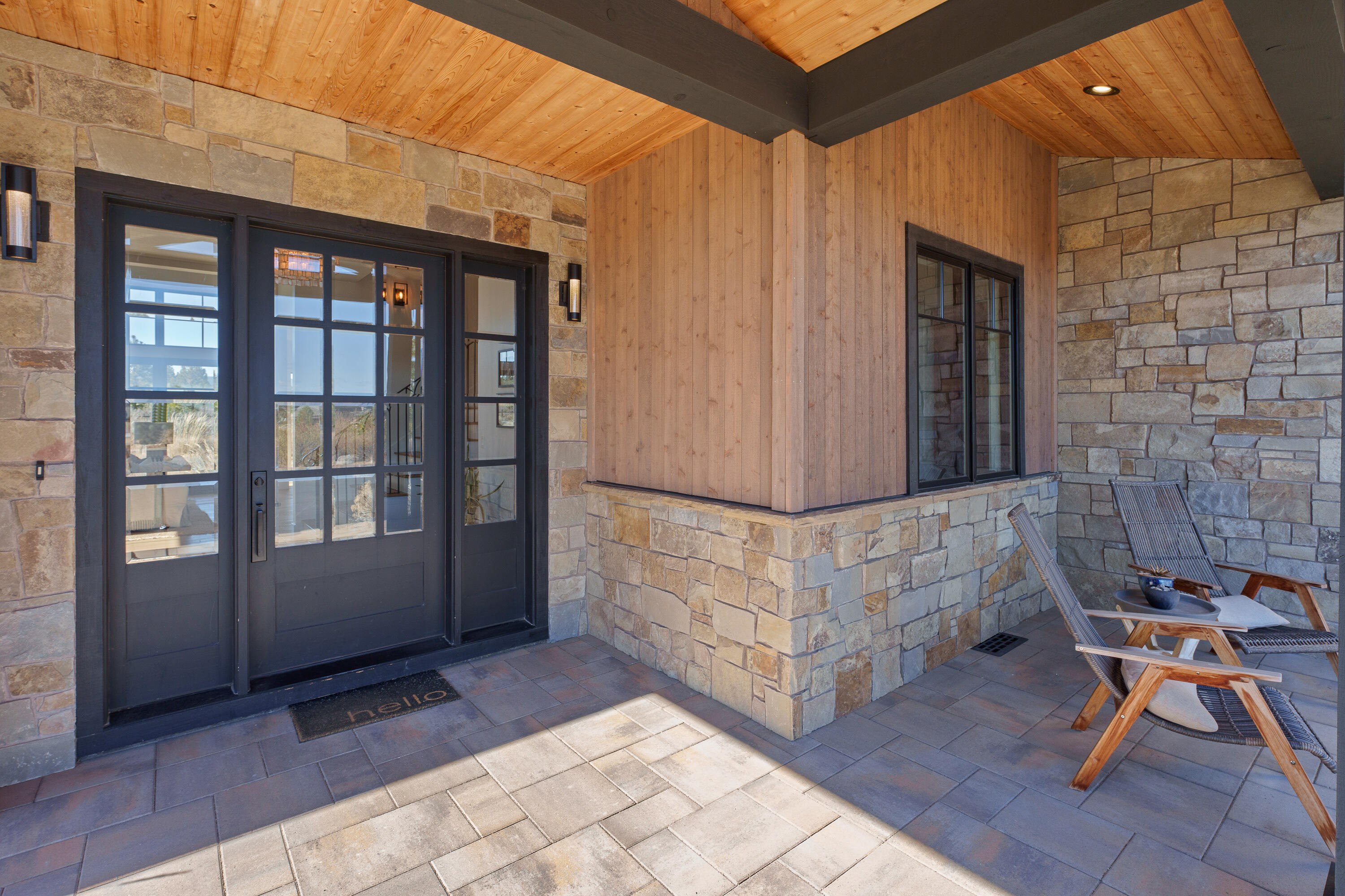 19136 Cartwright Court Bend, OR 97702 - Photo 4 of 51 04