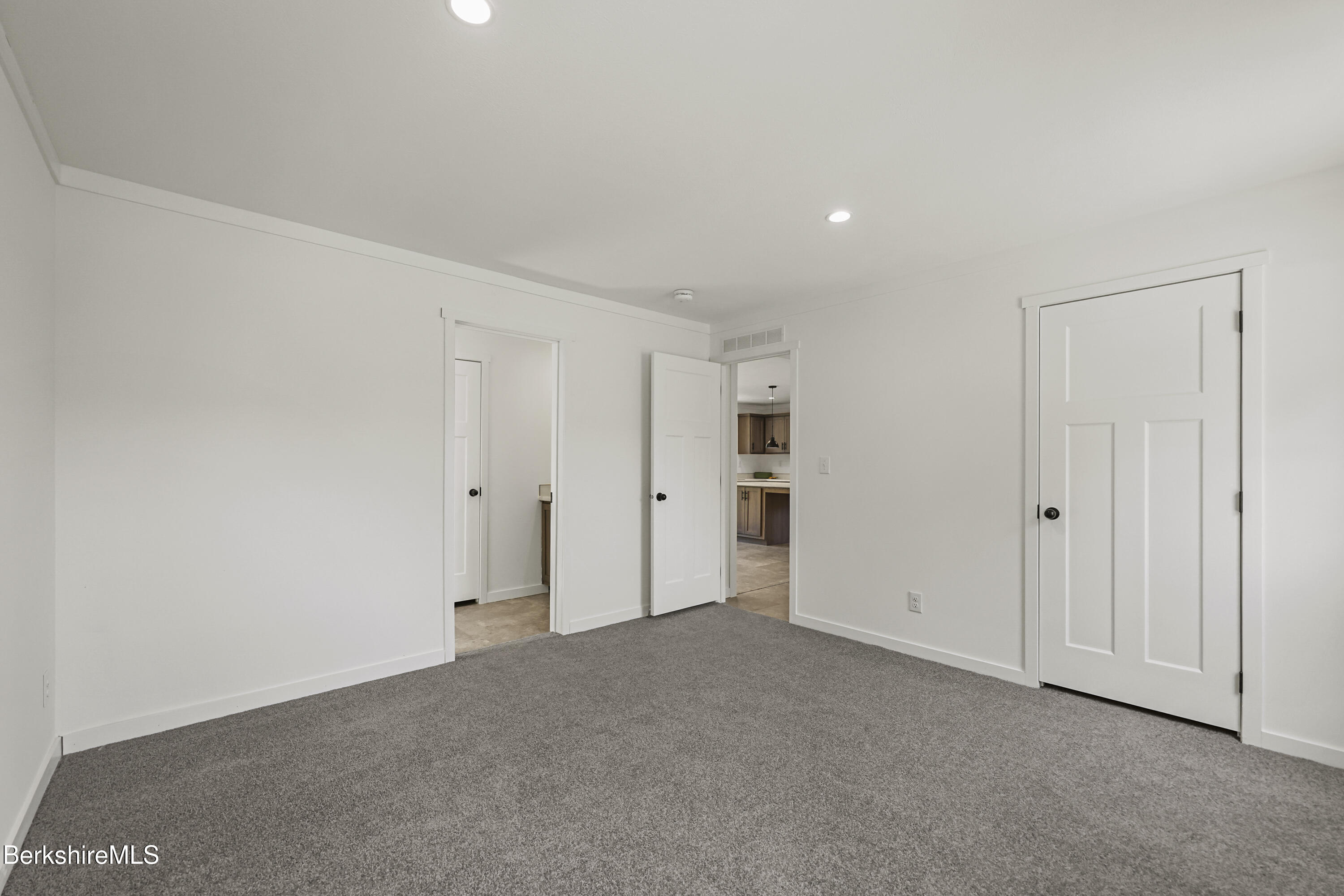 395 Cheshire Road, Unit 112 Pittsfield, MA 01201 - Photo 21 of 32 a view of an empty room