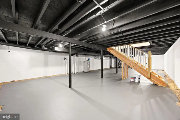 a view of room with an empty space