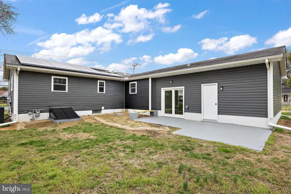 a front view of house with yard