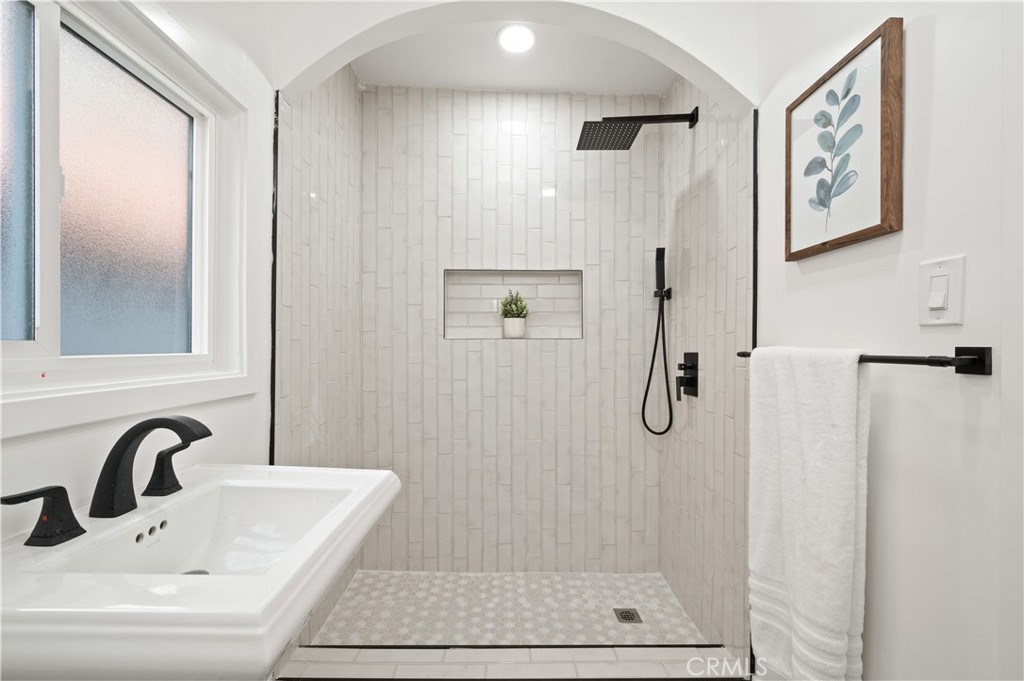 5563 Bangor Street Los Angeles, CA 90016 - Photo 18 of 26