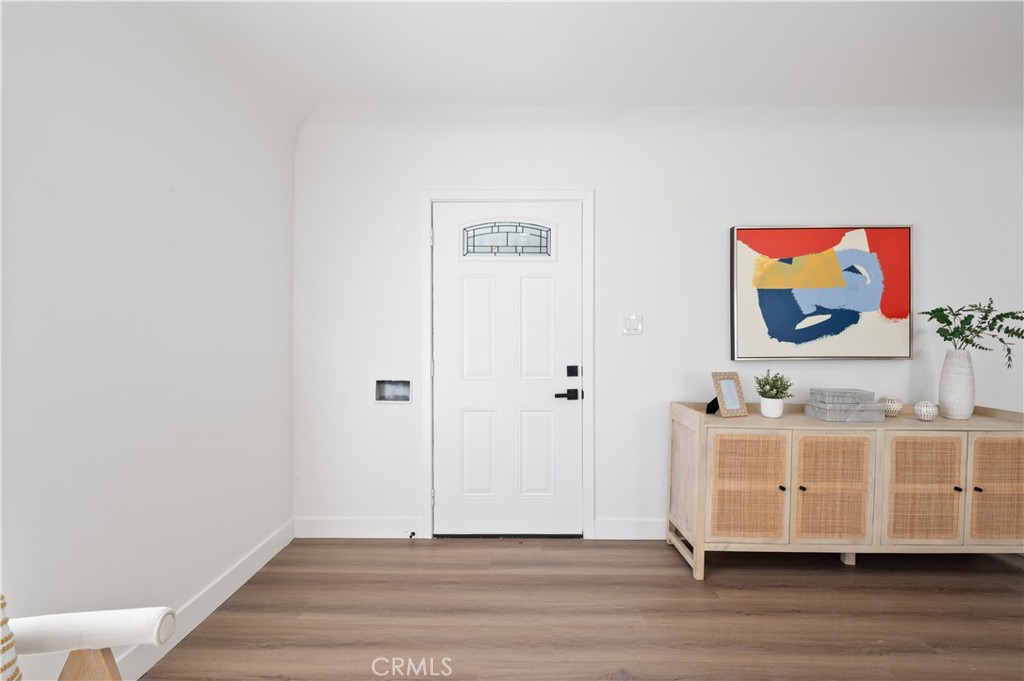 5563 Bangor Street Los Angeles, CA 90016 - Photo 4 of 26