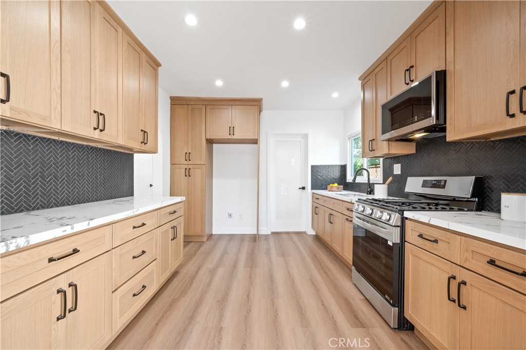 5563 Bangor Street Los Angeles, CA 90016 - Photo 9 of 26