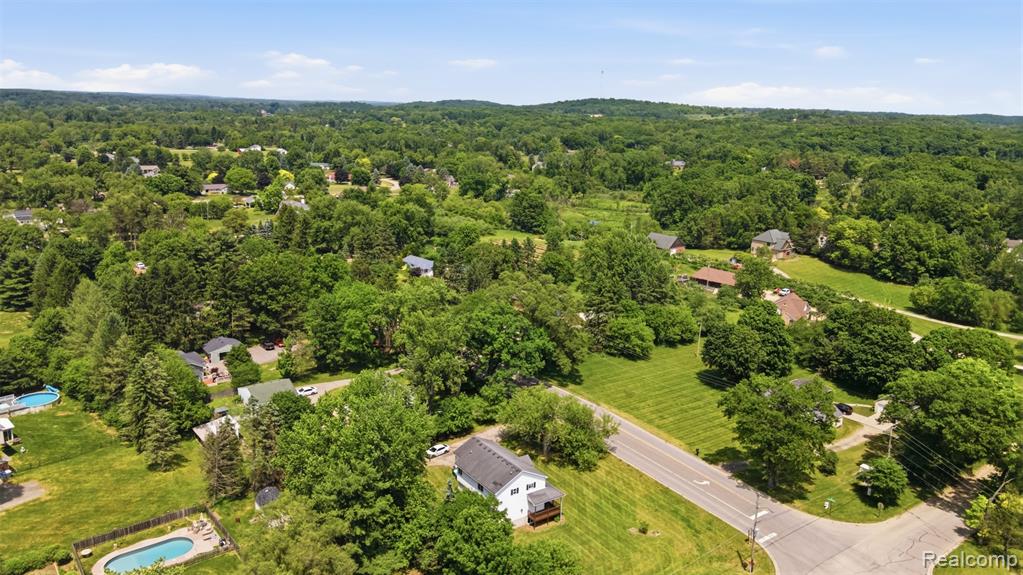 4482 Pleasant Valley Road Brighton, MI 48114 - Photo 30 of 35