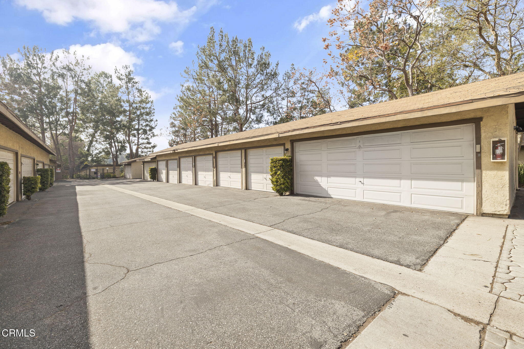 1052 Seco Street, Unit 206 Pasadena, CA 91103 - Photo 33 of 35 a view of backyard of the house