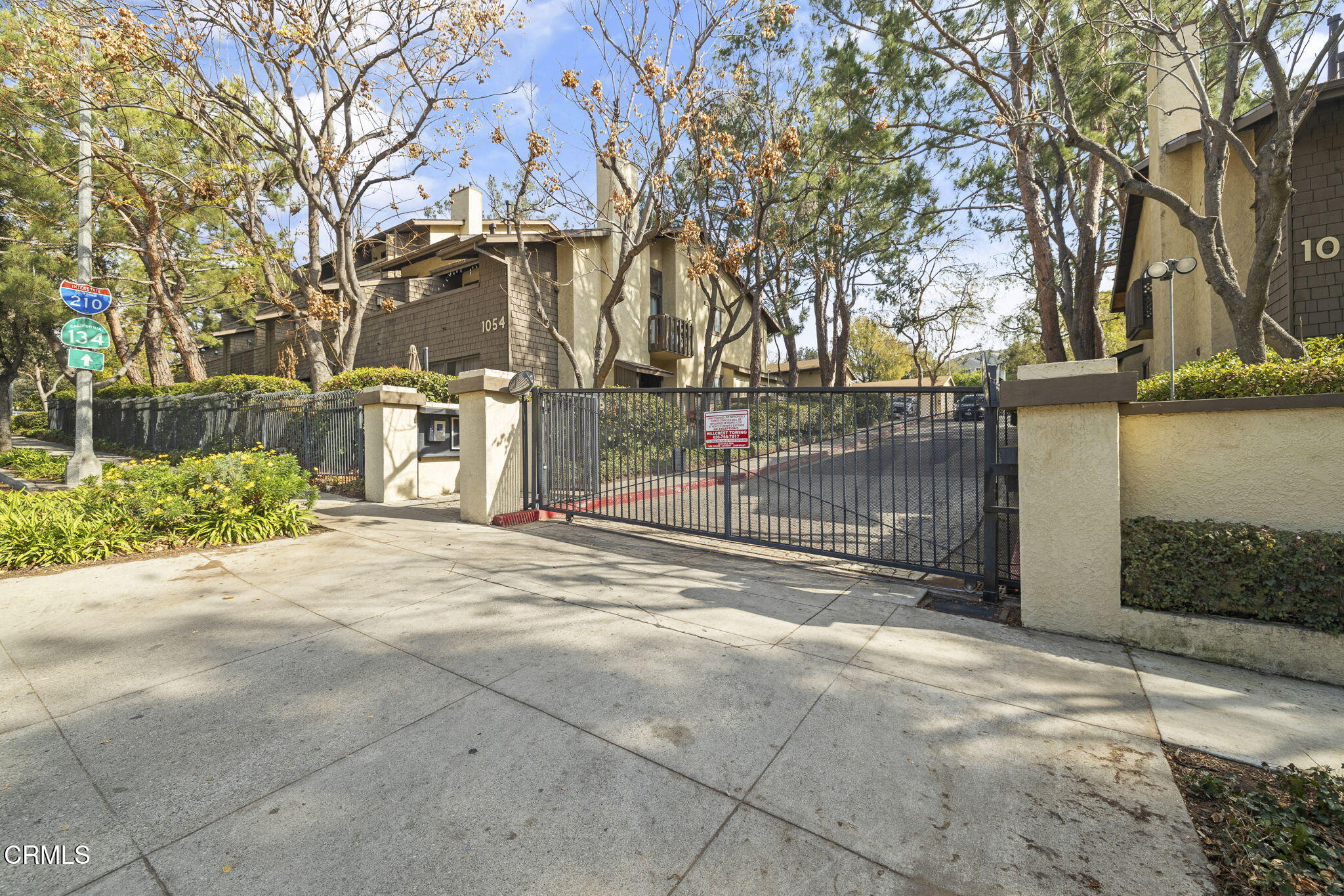 1052 Seco Street, Unit 206 Pasadena, CA 91103 - Photo 34 of 35 a view of a backyard with large trees