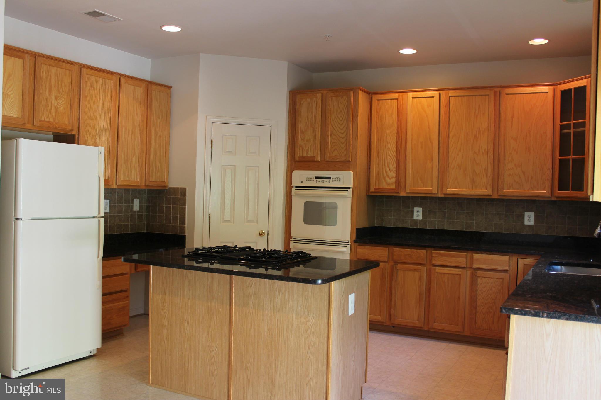 18842 Broken Oak Road Boyds, MD 20841 - Photo 8 of 29 Kitchen