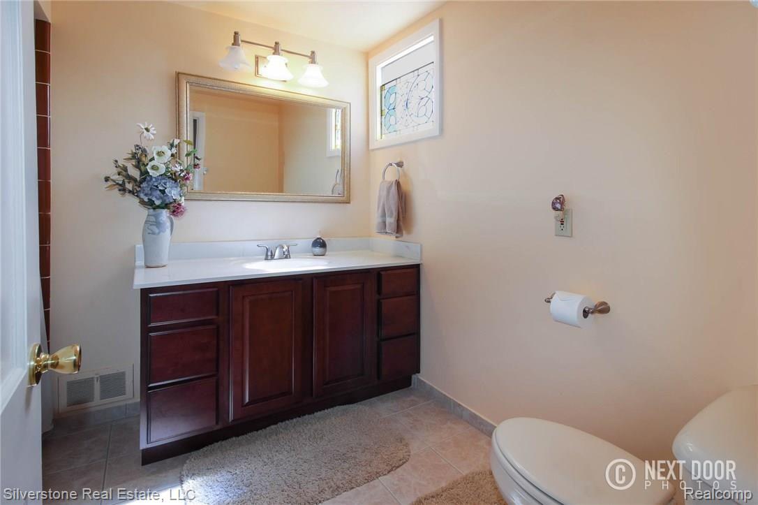 529 Willow Tree Lane Rochester, MI 48306 - Photo 20 of 30 IMG_3411Blended.jpg