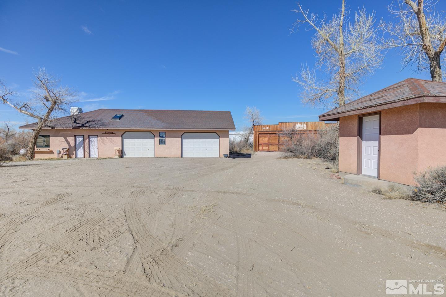 3812 Boyer Road Fallon, NV 89406 - Photo 19 of 40 a big house with in front of it