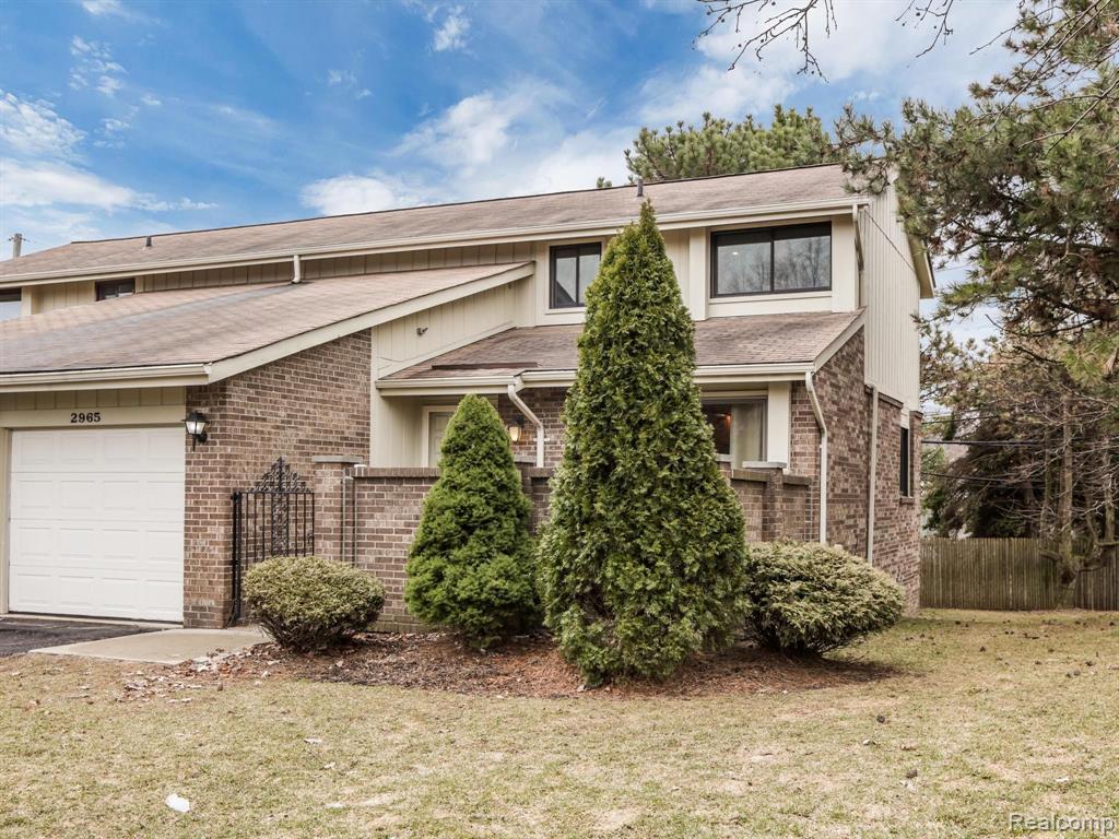 2965 Meadowbrook Drive Rochester Hills, MI 48309 - Photo 2 of 32