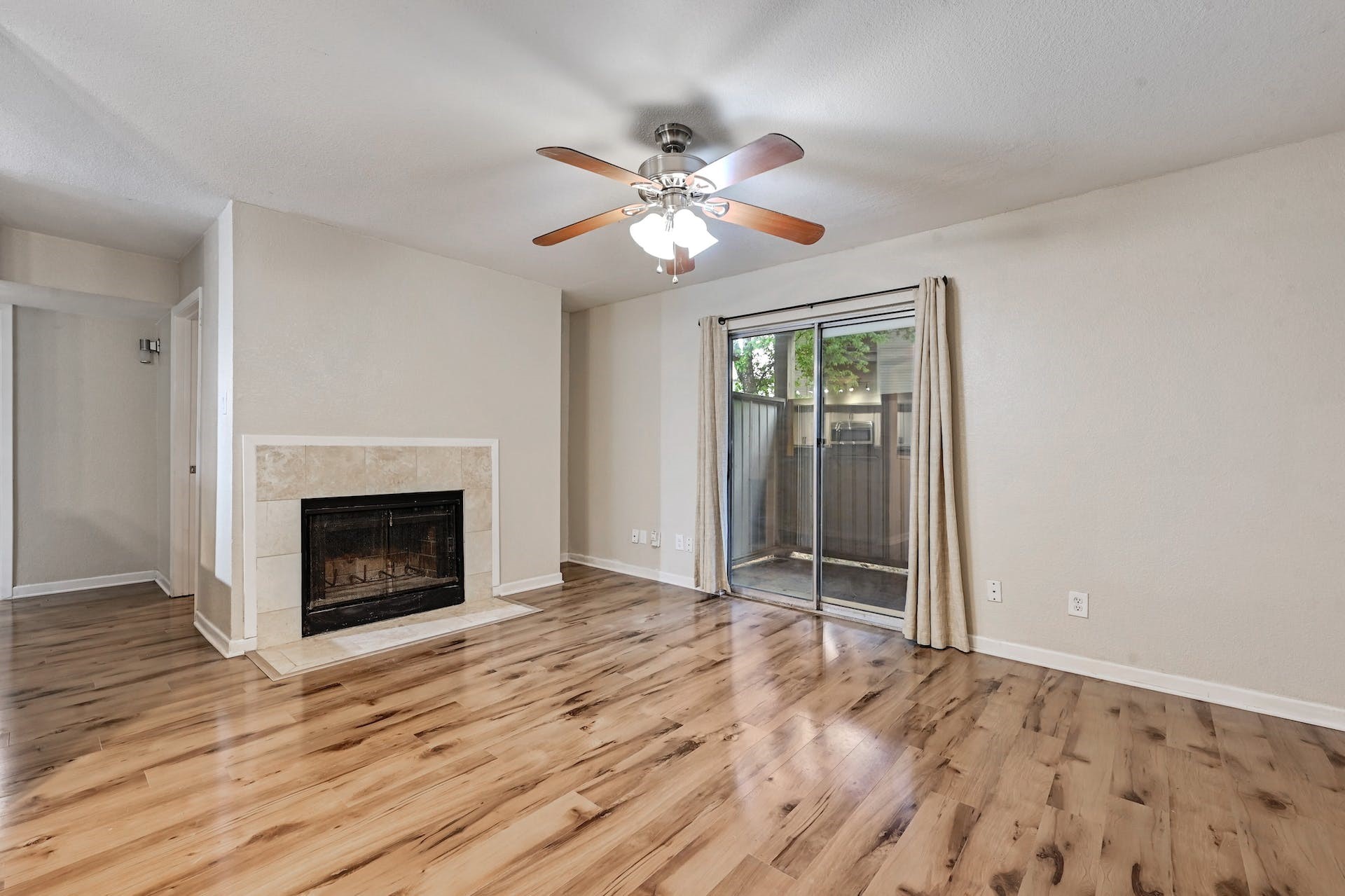 3204 Menchaca Road, Unit 615 Austin, TX 78704 - Photo 6 of 20 Living room