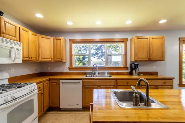 $312,000 | 4 Landis Strip, Jonesport, ME 04649