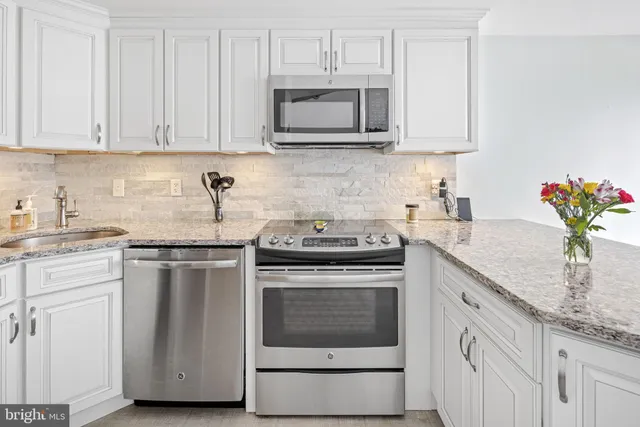 $2,300 | 9 Pearl Street, Unit 1G, Beach Haven, NJ 08008