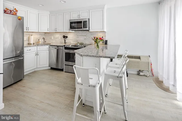 $2,300 | 9 Pearl Street, Unit 1G, Beach Haven, NJ 08008