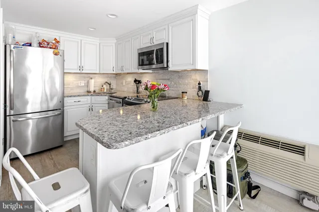 $2,300 | 9 Pearl Street, Unit 1G, Beach Haven, NJ 08008