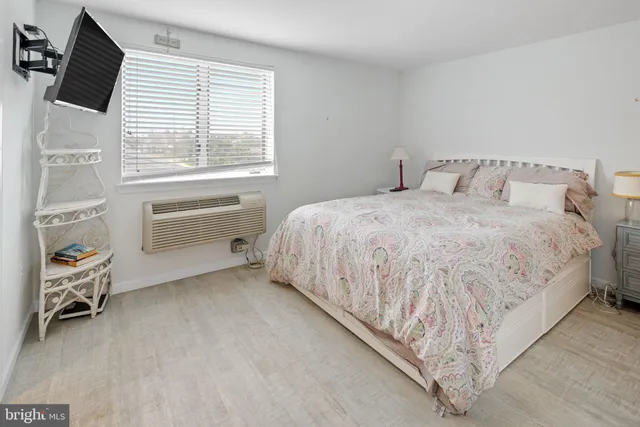 $2,300 | 9 Pearl Street, Unit 1G, Beach Haven, NJ 08008