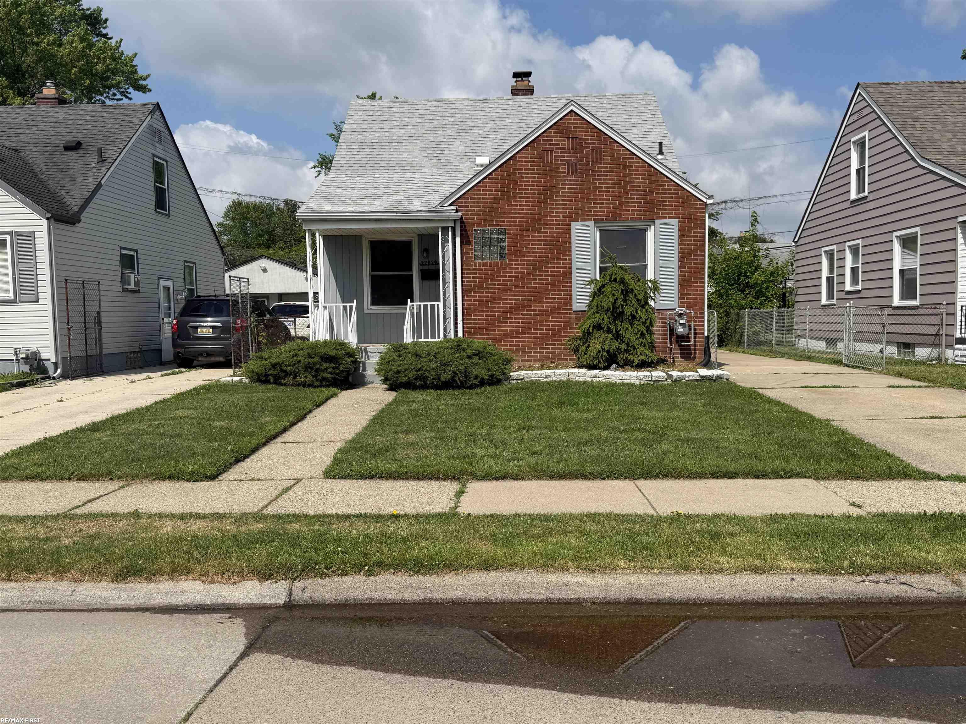 22829 Normandy Avenue Eastpointe, MI 48021 - Photo 1 of 35