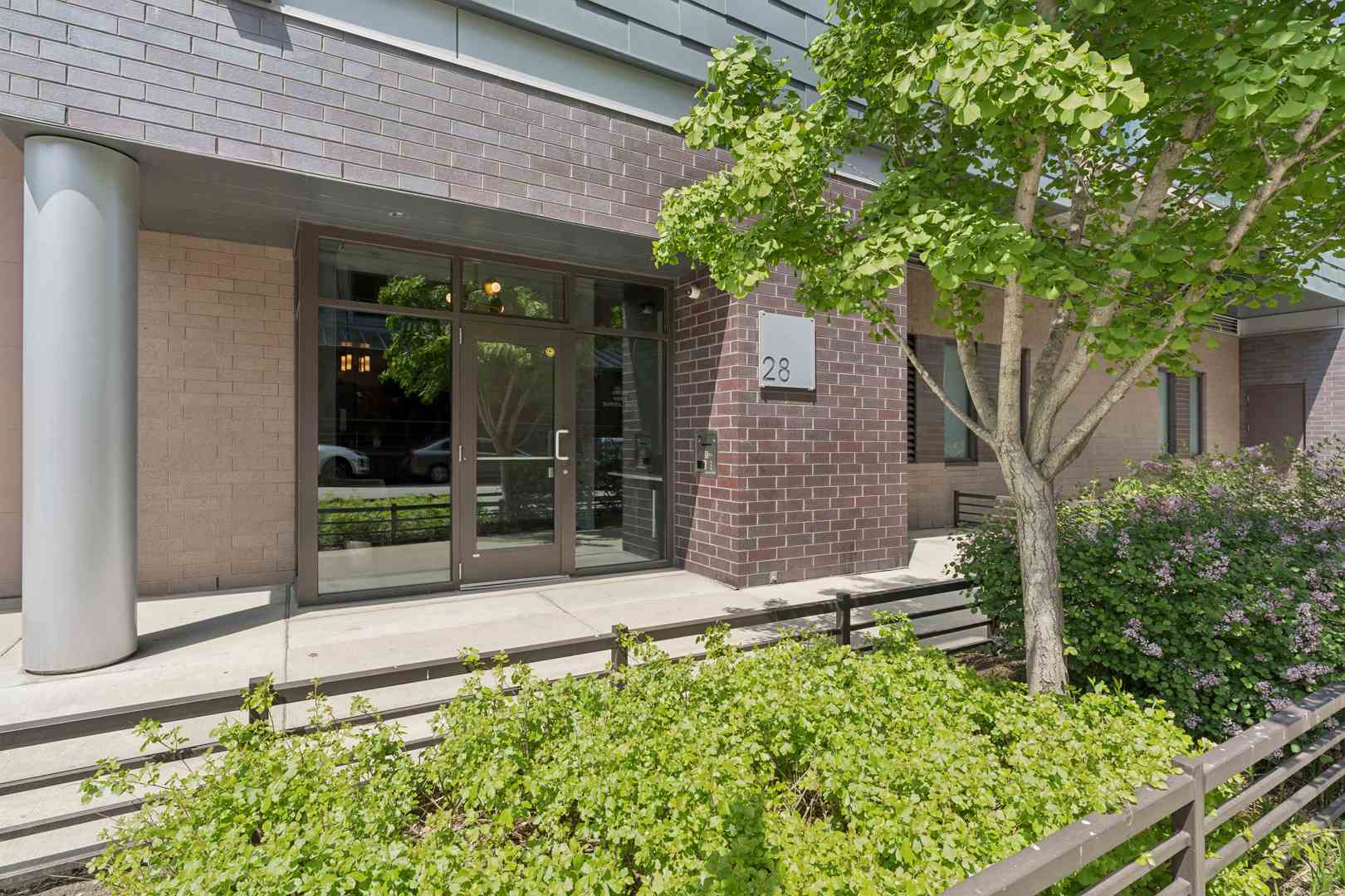 28 North Carpenter Street, Unit 4N Chicago, IL 60607 - Photo 2 of 31