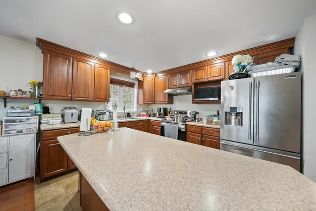 $850,000 | 160 South Elm Street, Manchester, NH 03103