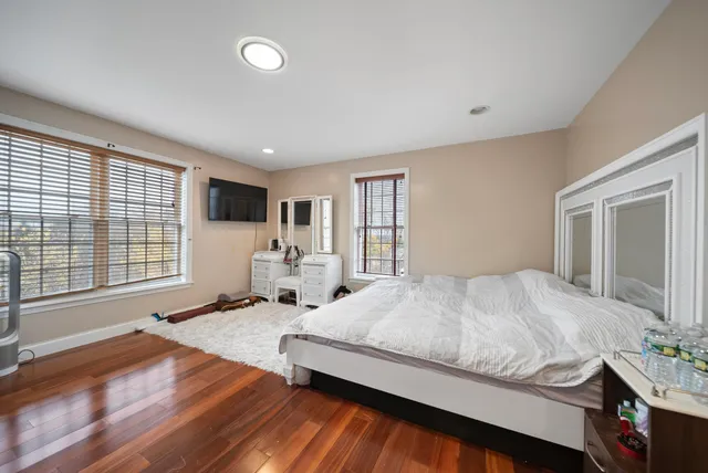 $850,000 | 160 South Elm Street, Manchester, NH 03103