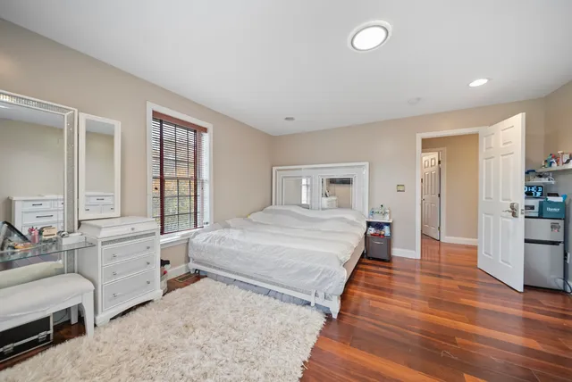 $850,000 | 160 South Elm Street, Manchester, NH 03103