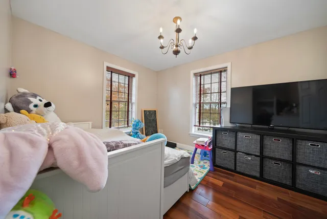 $850,000 | 160 South Elm Street, Manchester, NH 03103