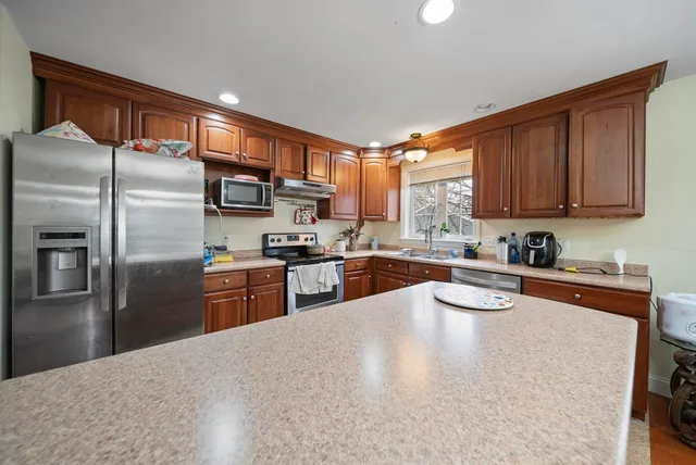 $850,000 | 160 South Elm Street, Manchester, NH 03103