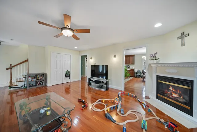 $850,000 | 160 South Elm Street, Manchester, NH 03103