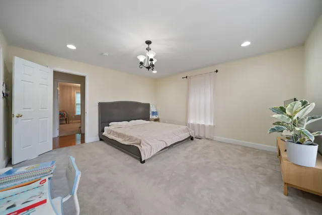 $850,000 | 160 South Elm Street, Manchester, NH 03103