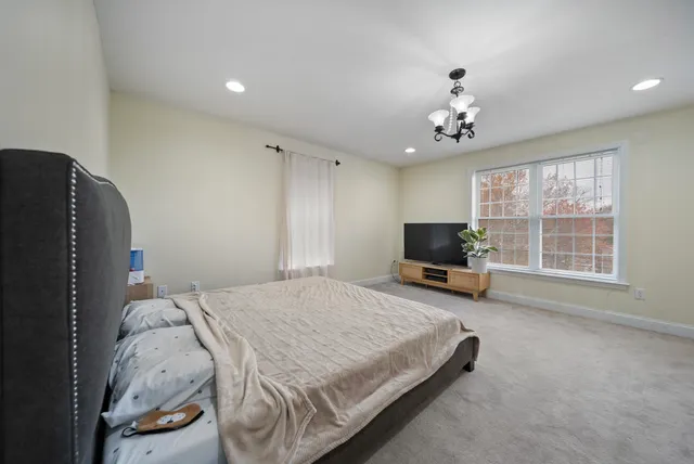 $850,000 | 160 South Elm Street, Manchester, NH 03103