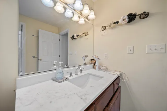 $850,000 | 160 South Elm Street, Manchester, NH 03103