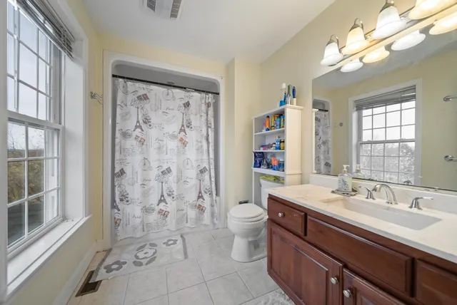 $850,000 | 160 South Elm Street, Manchester, NH 03103