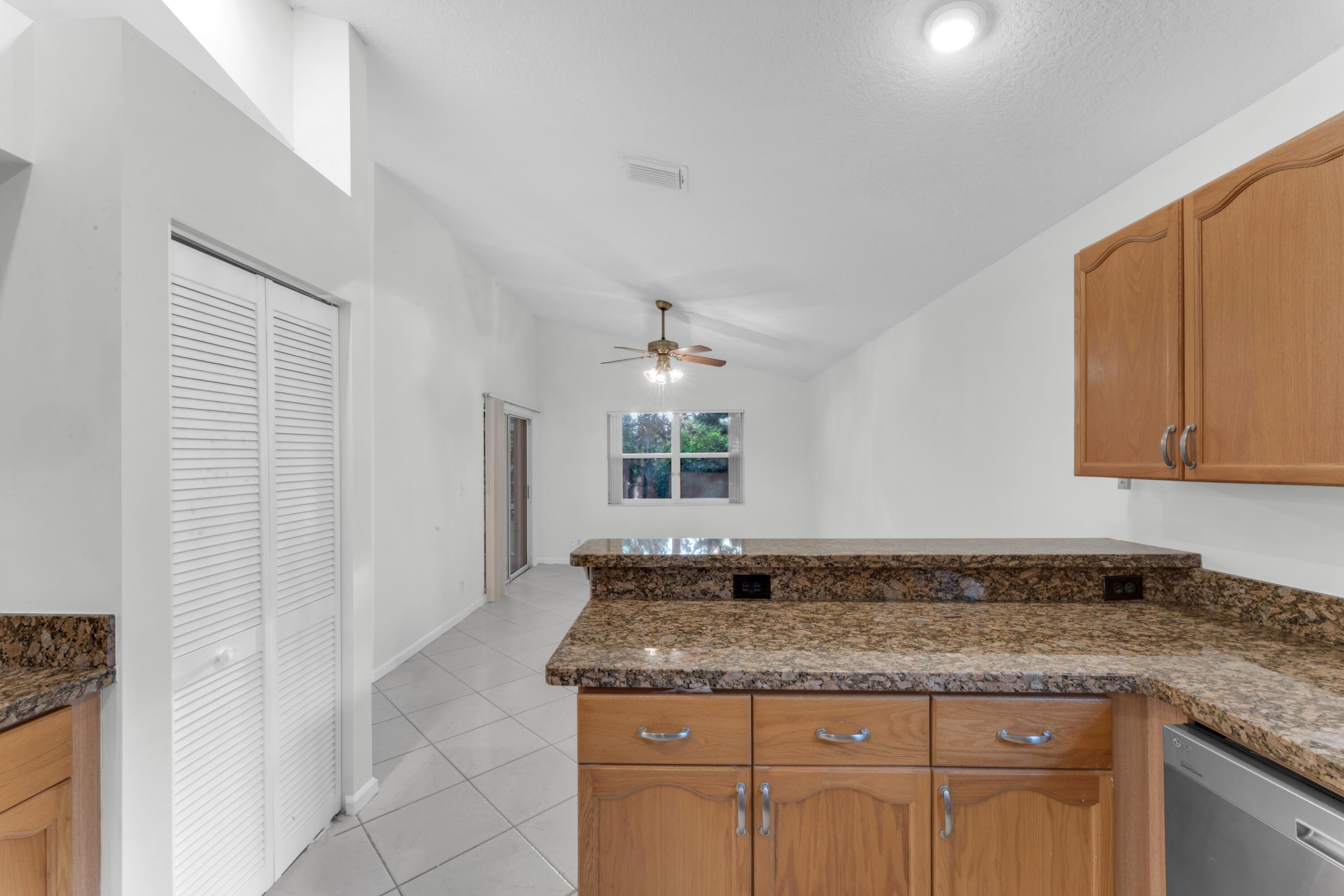 2705 Pointe Circle Greenacres, FL 33413 - Photo 12 of 46 JSLUXEMEDIA (79)
