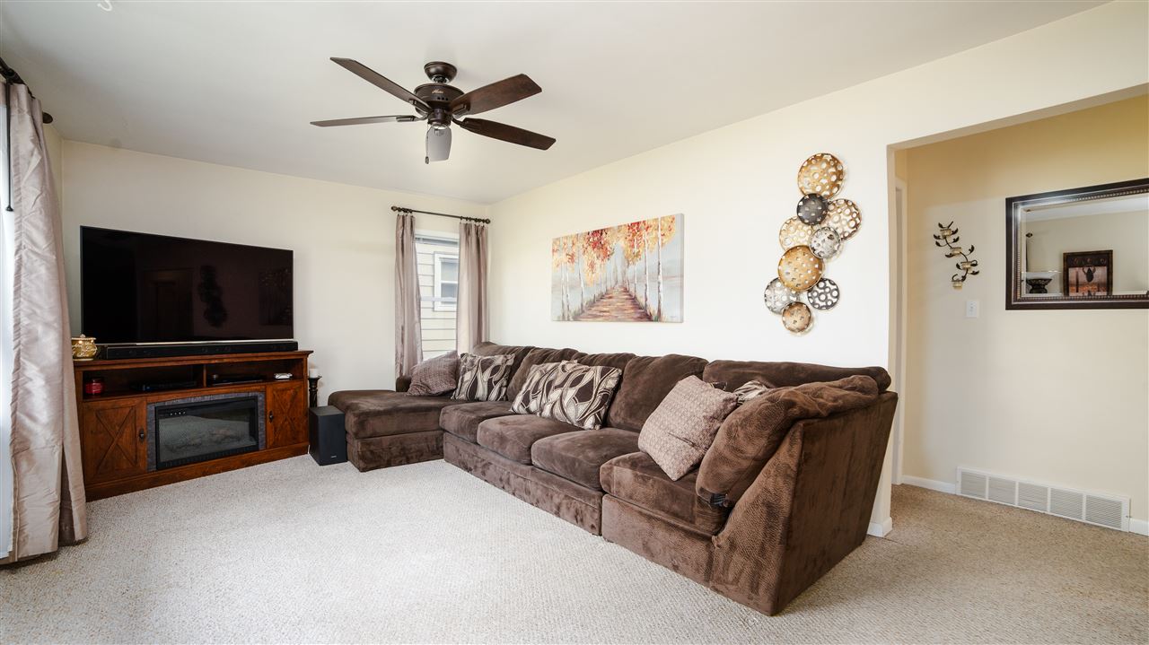 3011 Ruth Street Rockford, IL 61103 - Photo 4 of 25 Gallery Image 4