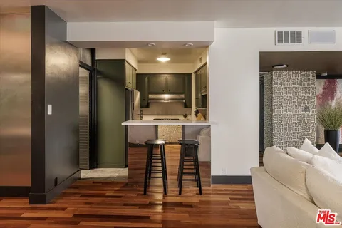 $1,095,000 | 531 North Rossmore Avenue, Unit 204, Los Angeles, CA 90004