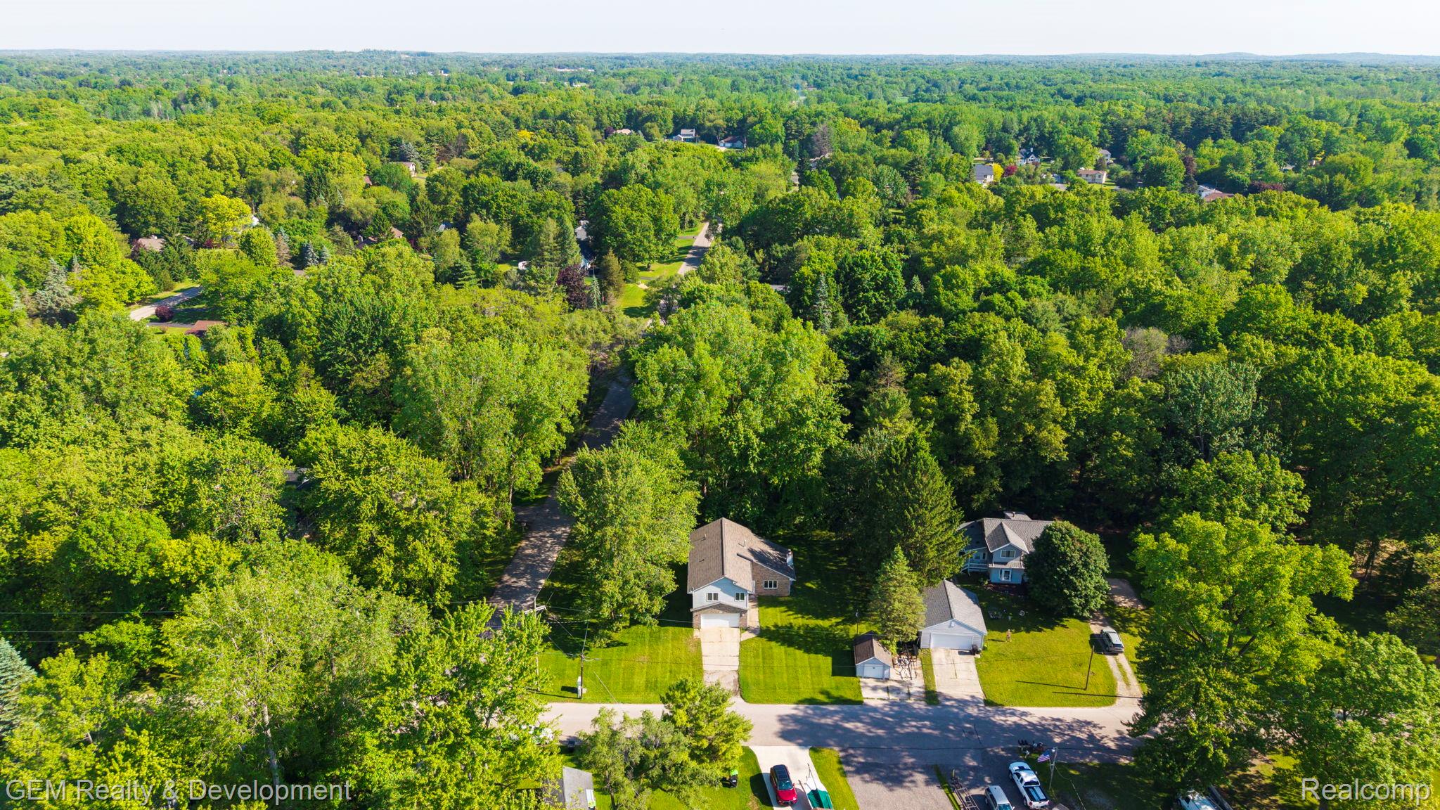 1111 Sarah Pinckney, MI 48169 - Photo 30 of 38 4-web-or-mls-1111 Sarah - Aerial (4 of 10).jpg