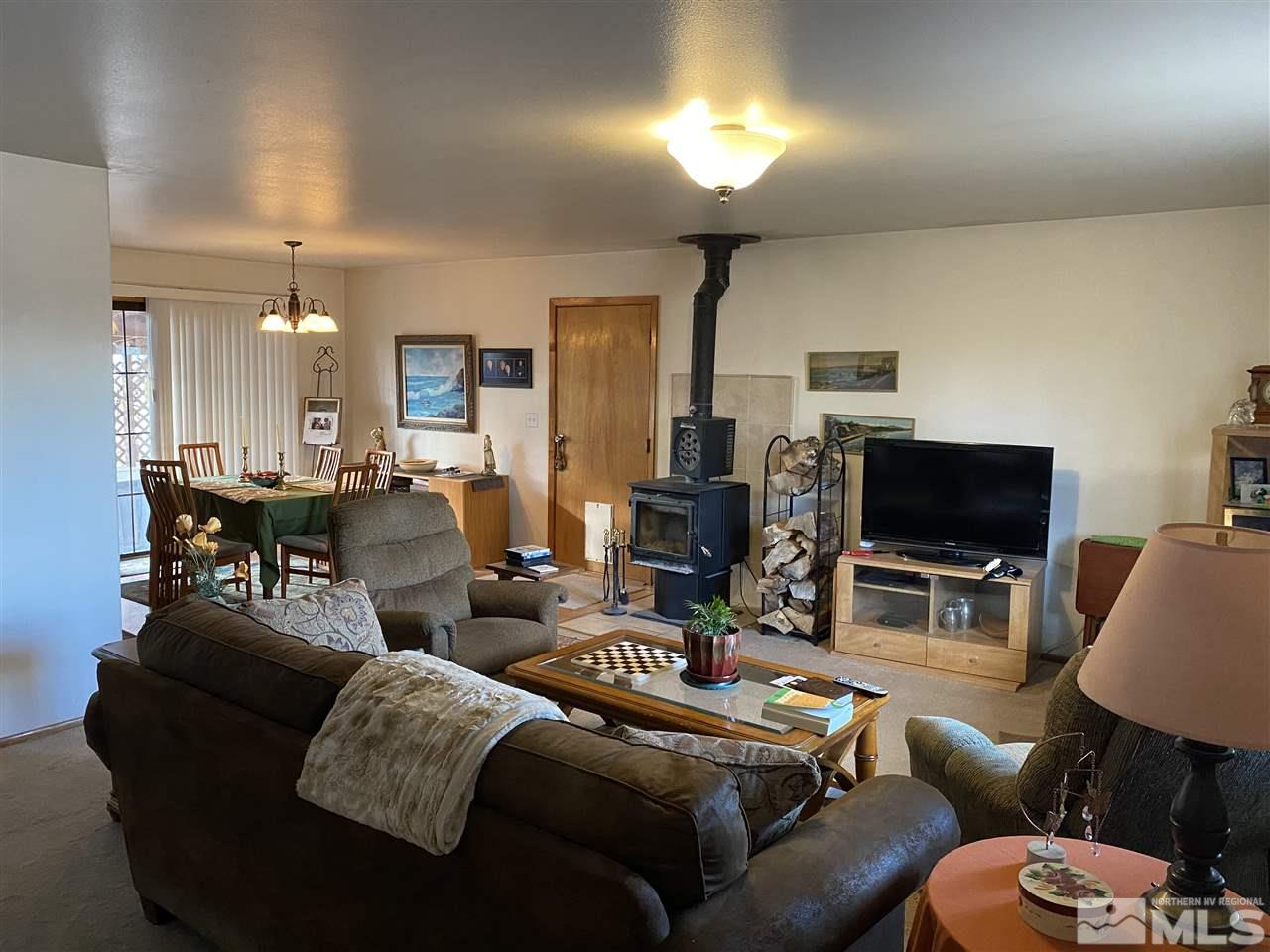 370 Lewis Lane Fallon, NV 89406 - Photo 2 of 11 a living room with furniture and a flat screen tv